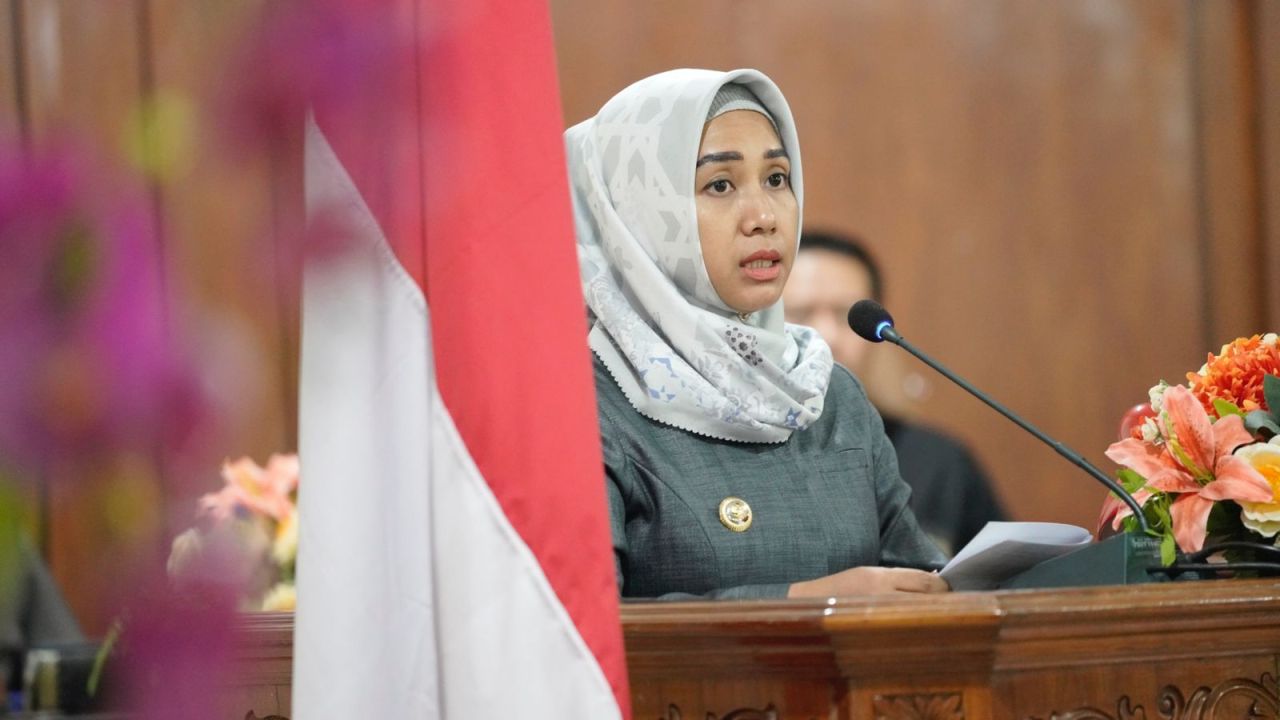 Wali Kota Mojokerto saat Penyampaian Pendapat Akhir saat Rapat Paripurna