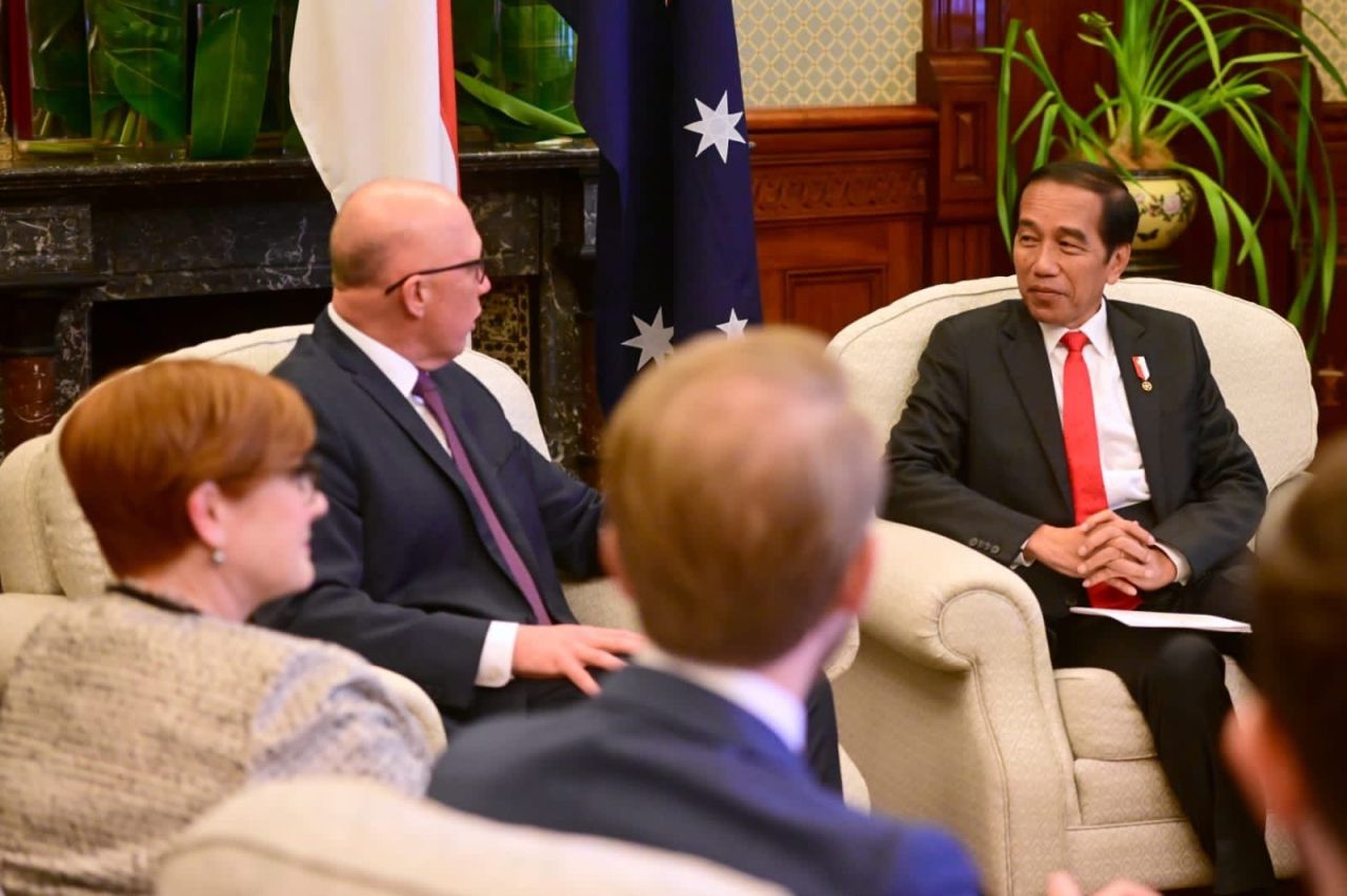 Jokowi juga bertemu dengan Ketua Oposisi Australia Peter Dutton, di Admiralty House, Sydney, hari ini. 