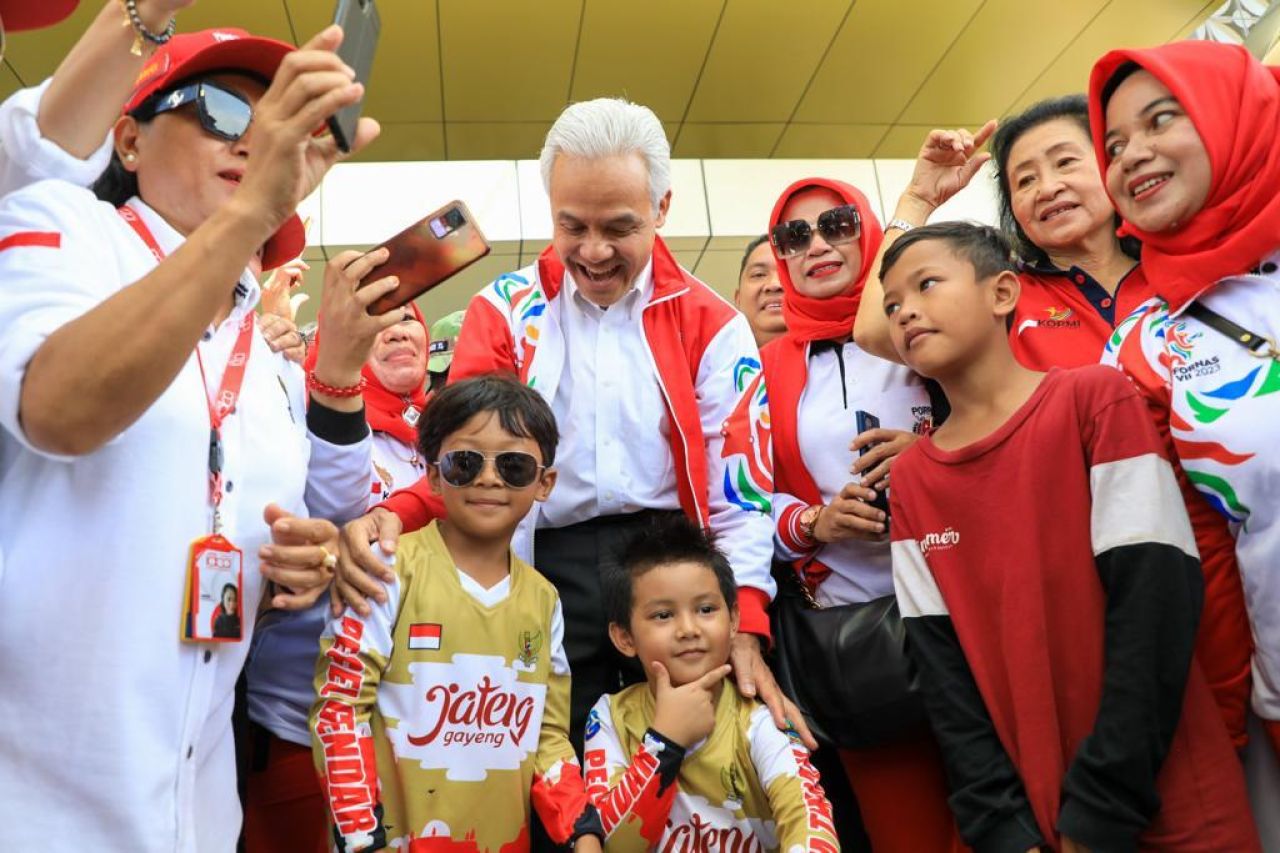 Ganjar Pranowo Lepas 1.410 Kontingen Fornas VII