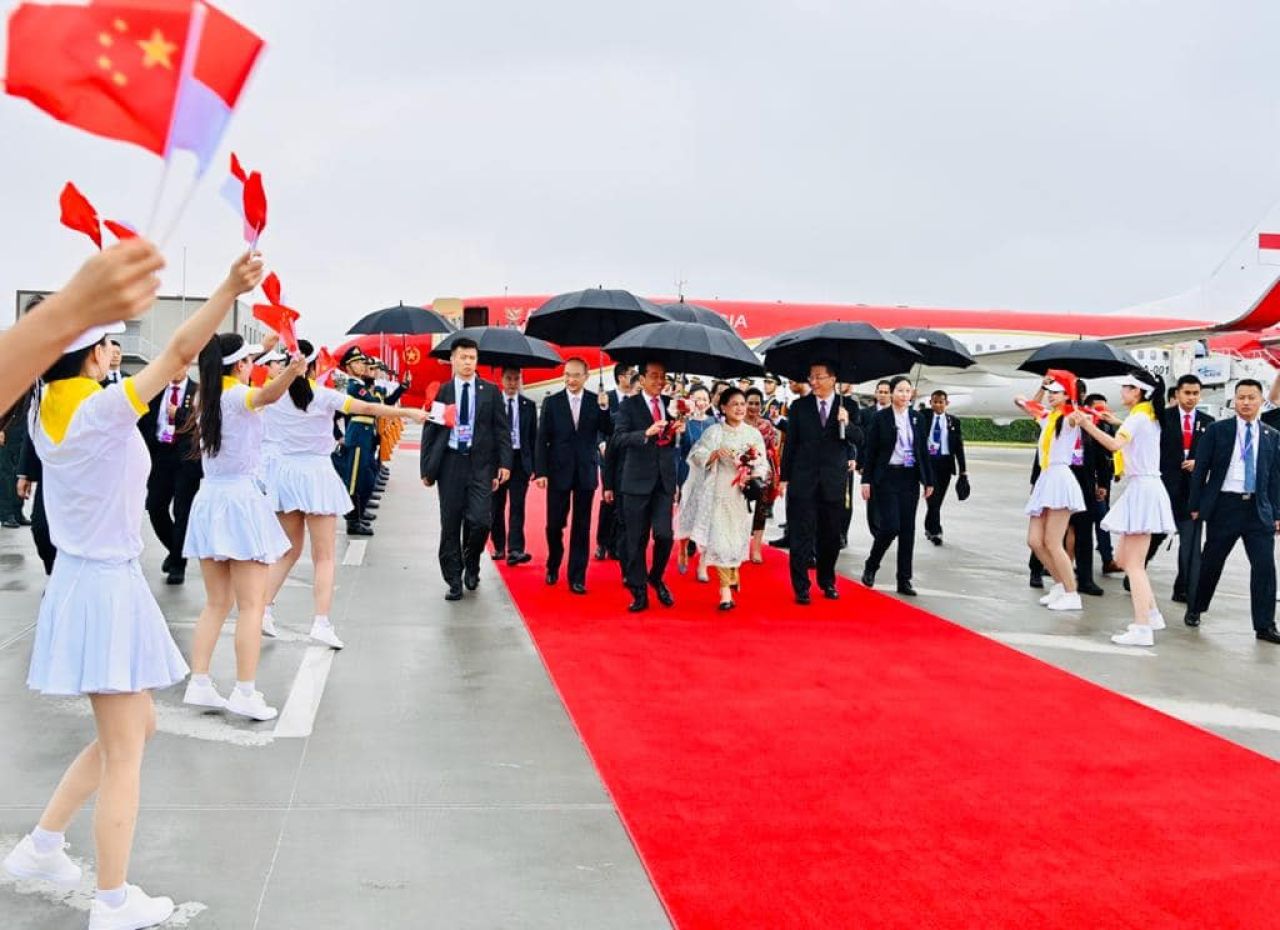 Presiden dan Ibu Iriana Tiba di Chengdu 