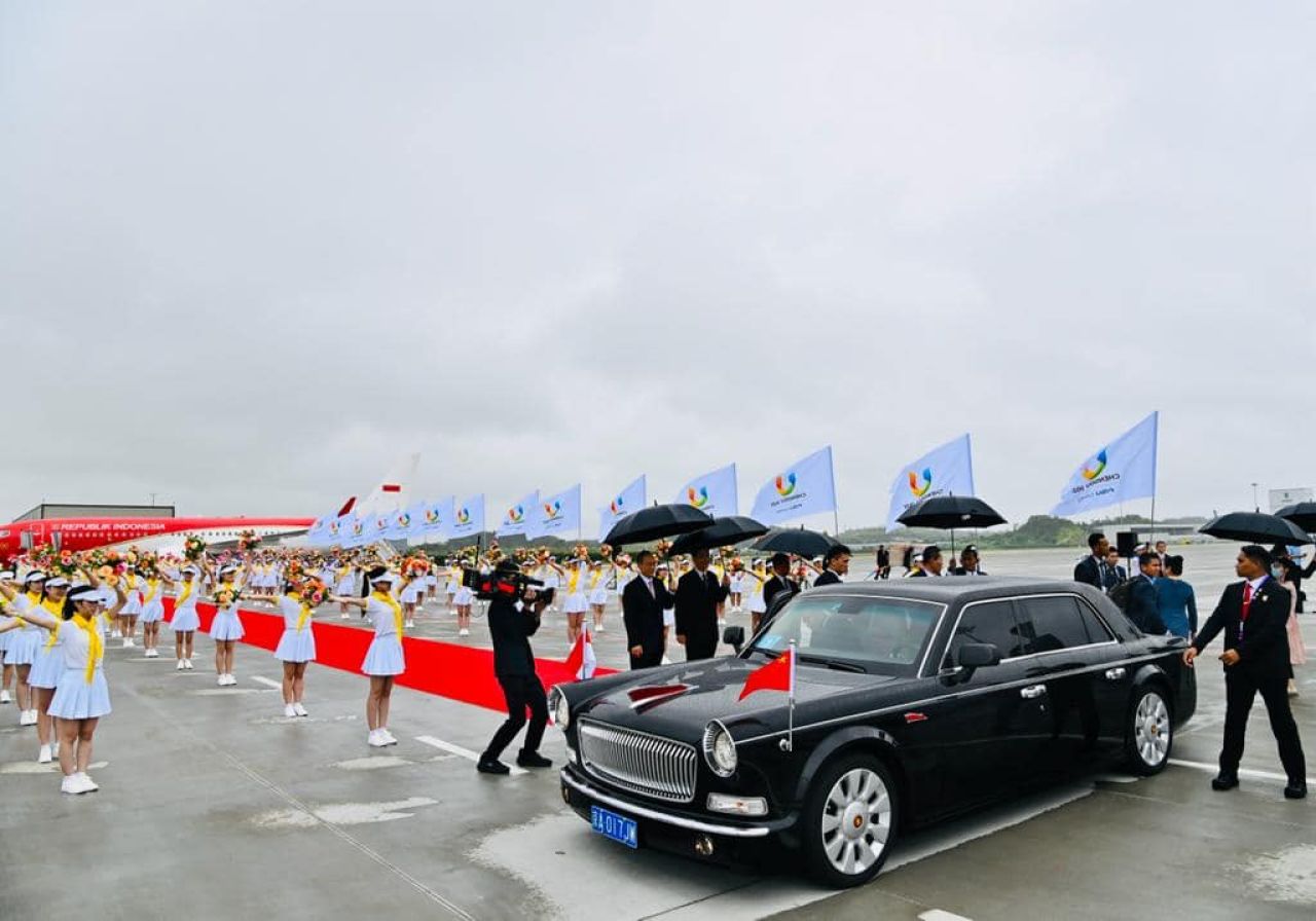 Presiden dan Ibu Iriana Tiba di Chengdu 