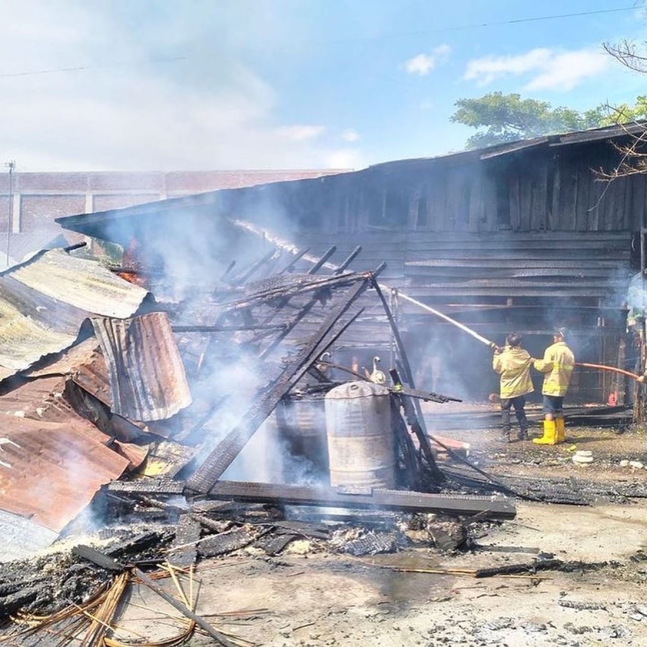 Kebakaran di Aceh, Sebuah Toko dan Bengkel Mobil Ludes Dilalap si Jago Merah