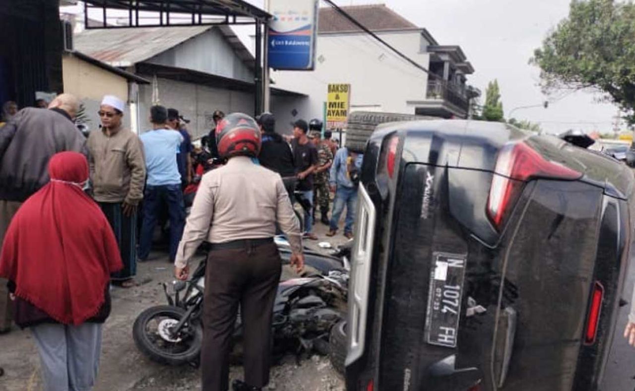 Kecelakaan Beruntun 6 Kendaraan di Bululawang Malang, Korban Patah Tulang