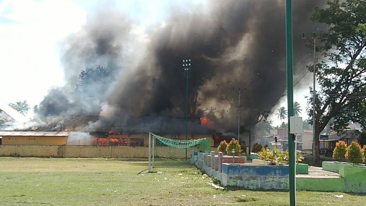 SMA 1 Boliyohuto Mengalami Kebakaran, Api Melalap Sebagian Besar Bangunan