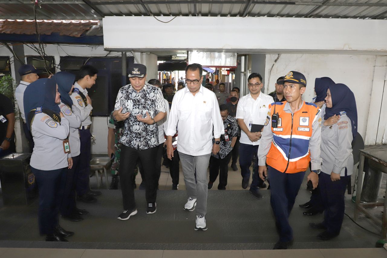 Eri Cahyadi dan Menteri Perhubungan Cek Terminal Purabaya Sidoarjo