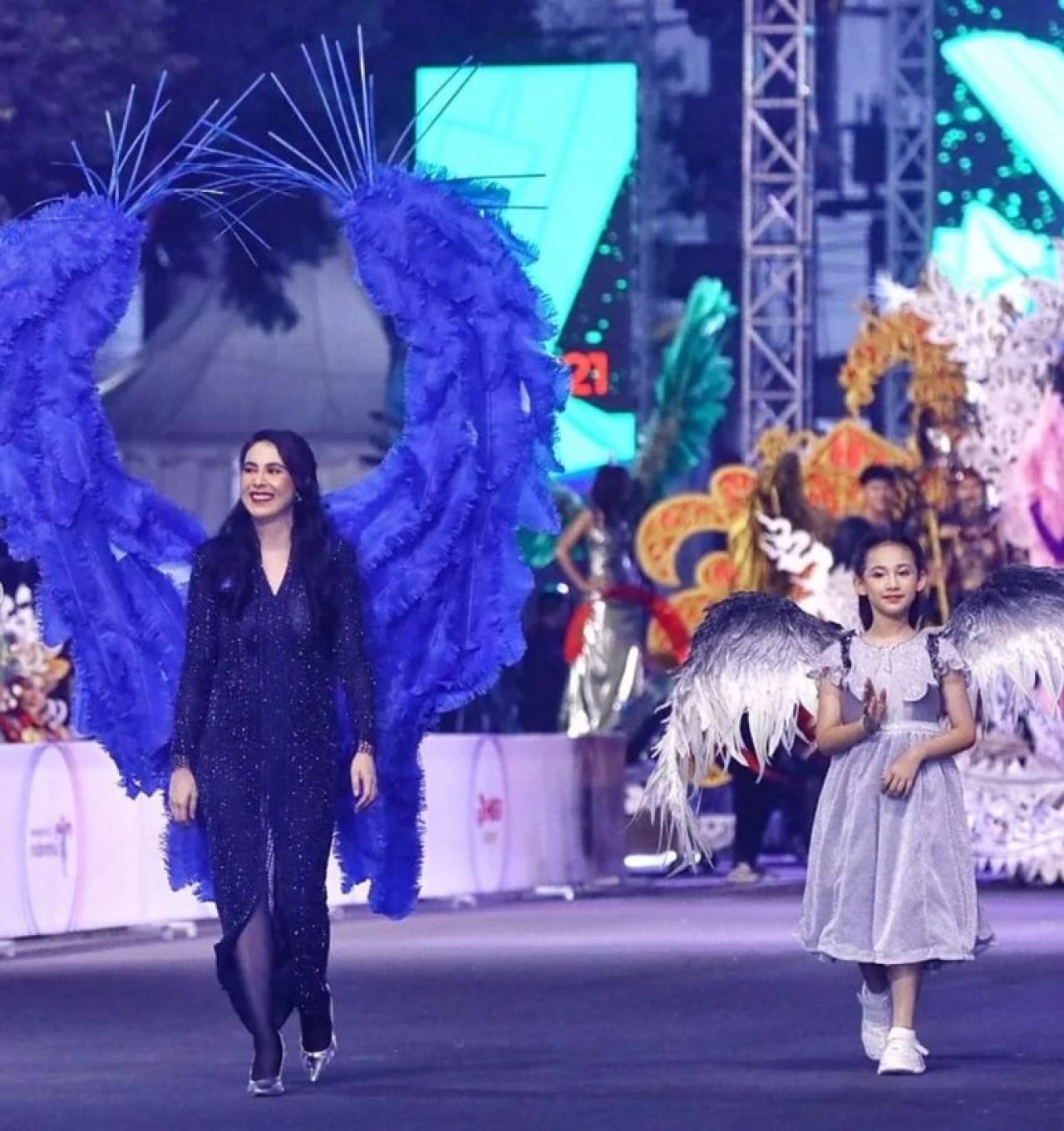 Arumi Bachsin tampil di ajang bergengsi Jember Fashion Carnival