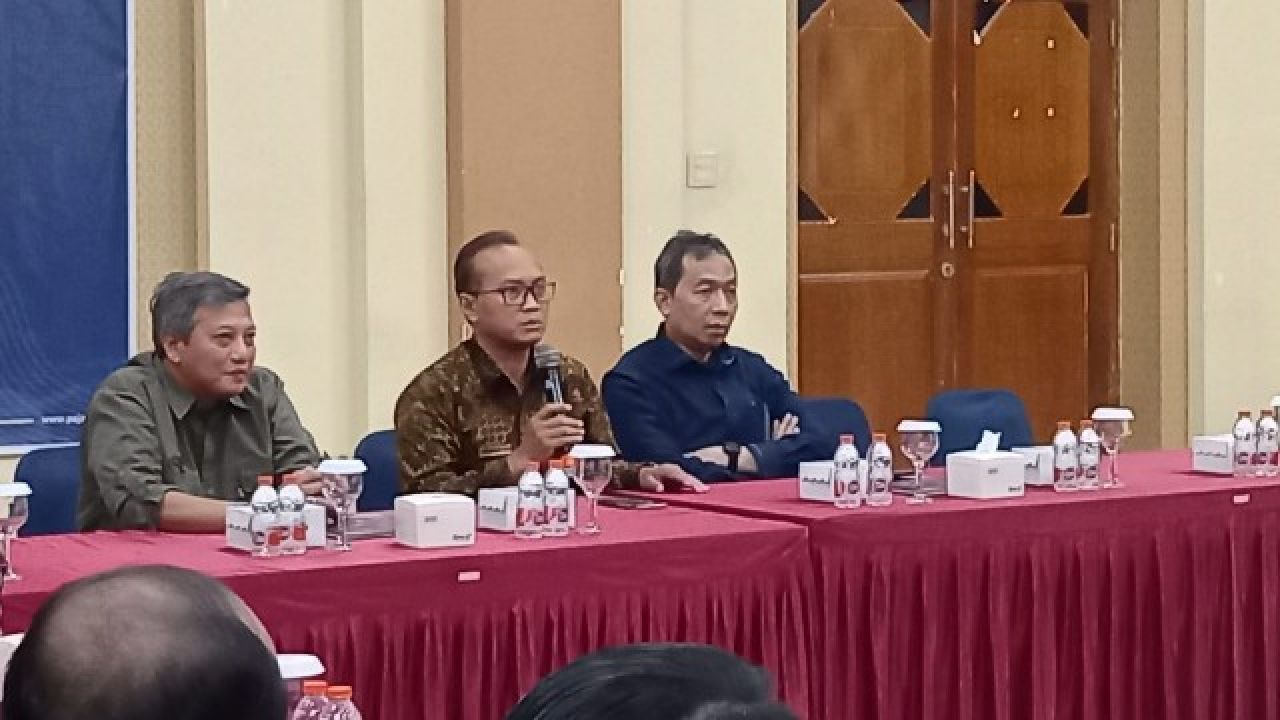 Jadi Tuan Rumah Studi Banding, Kepala KPP Karangpilang Bagi Tips Peroleh Predikat ZI-WBBM