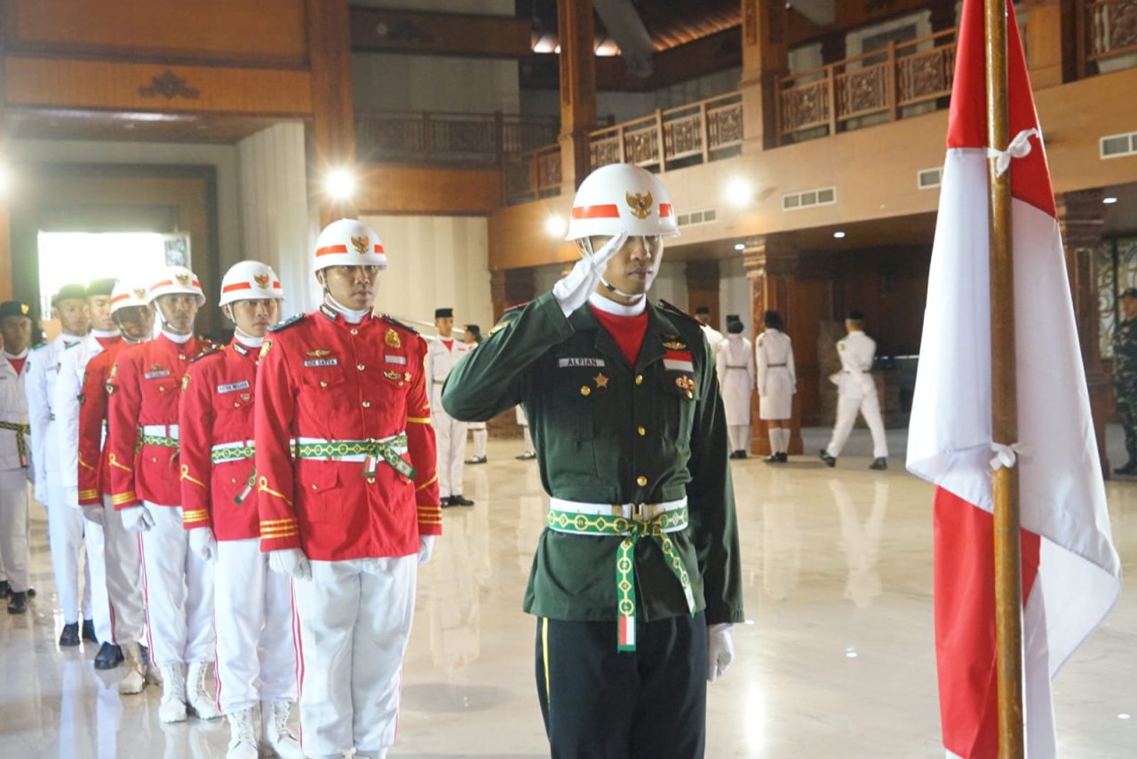 Paskibraka Jembrana dikukuhkan, Bupati Tamba minta fokus berikan terbaik