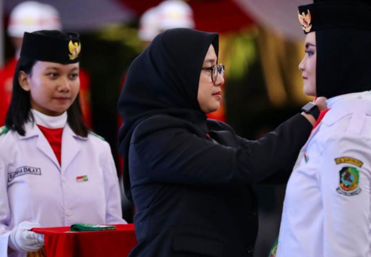 Ipuk Fiestiandani Kuhkan 75 Paskibraka di Pendopo Sabha Swagatha Blambangan