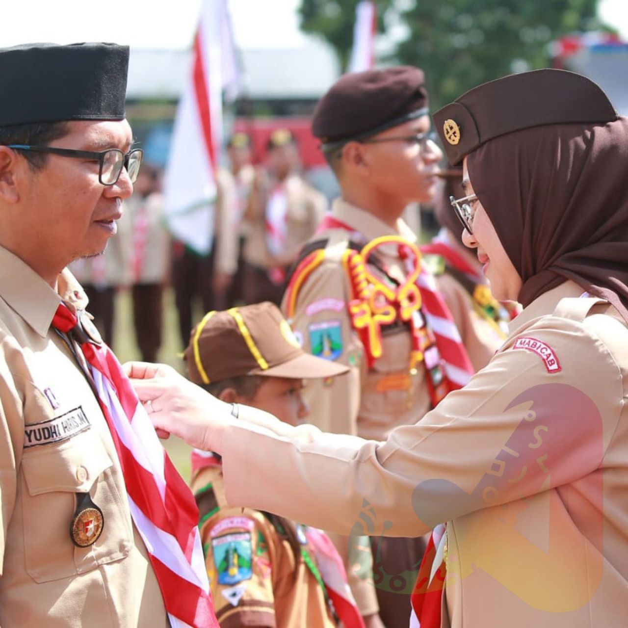 Ipuk Fiestiandani Menjadi Pembina Apel Besar Pramuka di Lapangan Desa Tambakrejo