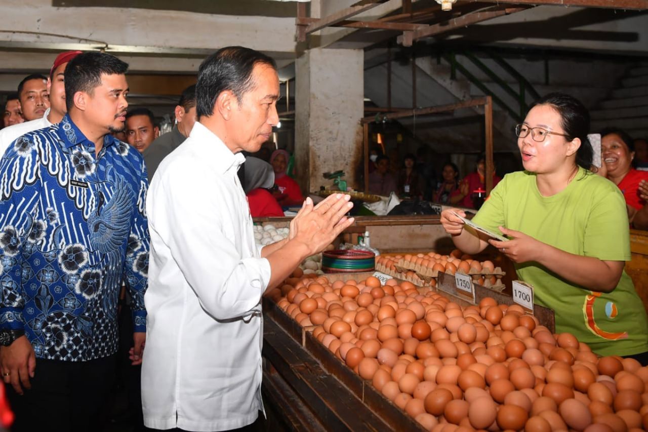 Kunjungan Kerja ke Medan, Presiden Jokowi Blusukan ke Pasar Sukaramai