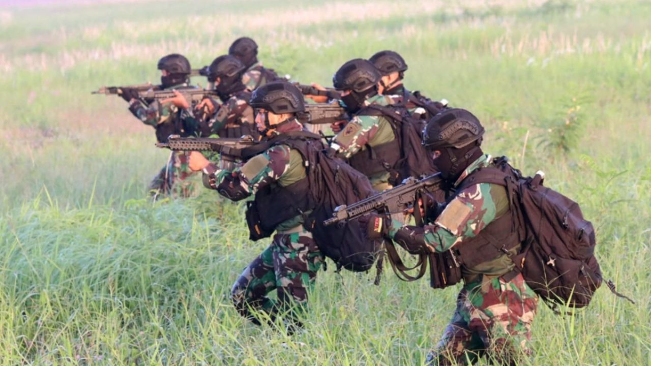 TNI Angkatan Udara Lumpuhkan Musuh dan Rebut Bandara Blimbingsari Banyuwangi