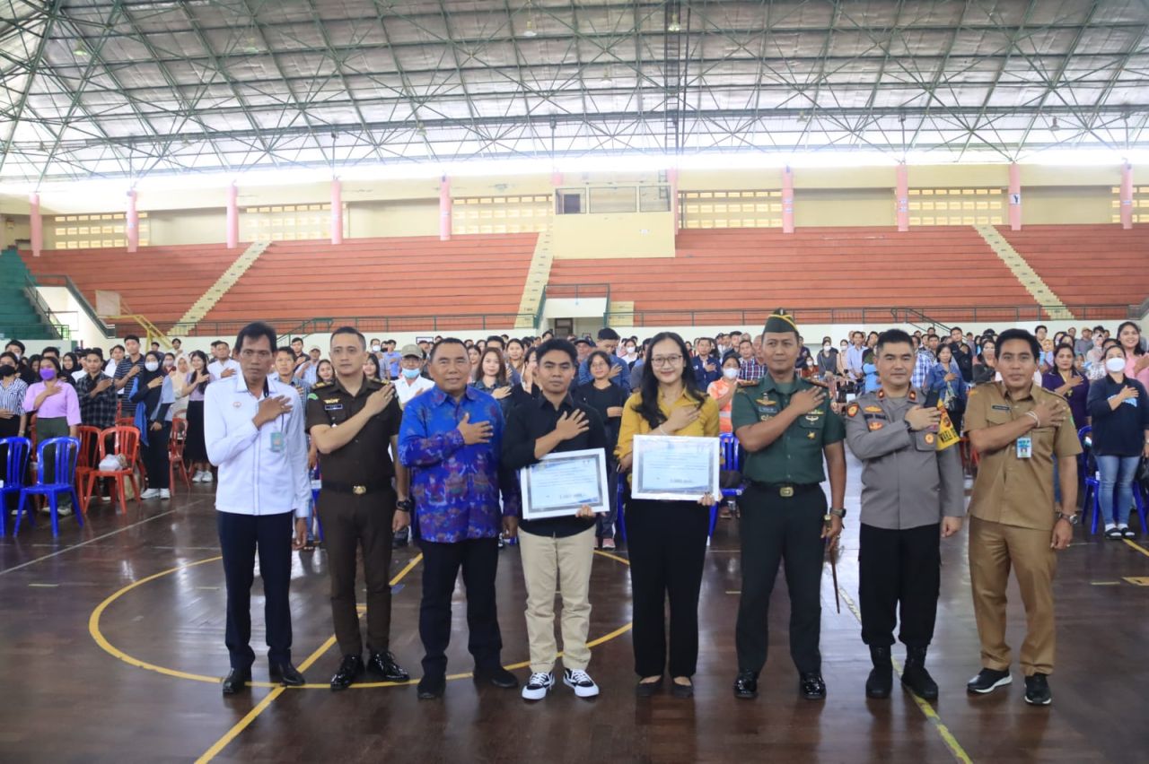 Beasiswa Mahasiswa Berprestasi Tahap I Jembrana Dicairkan