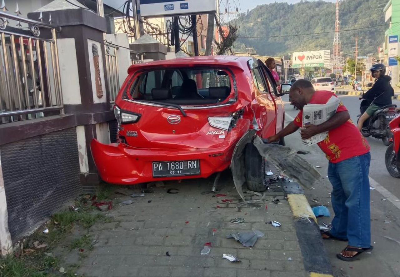 Pengaruh Miras, Pengemudi Innova Hantam Ayla di Depan Samsat Abepura