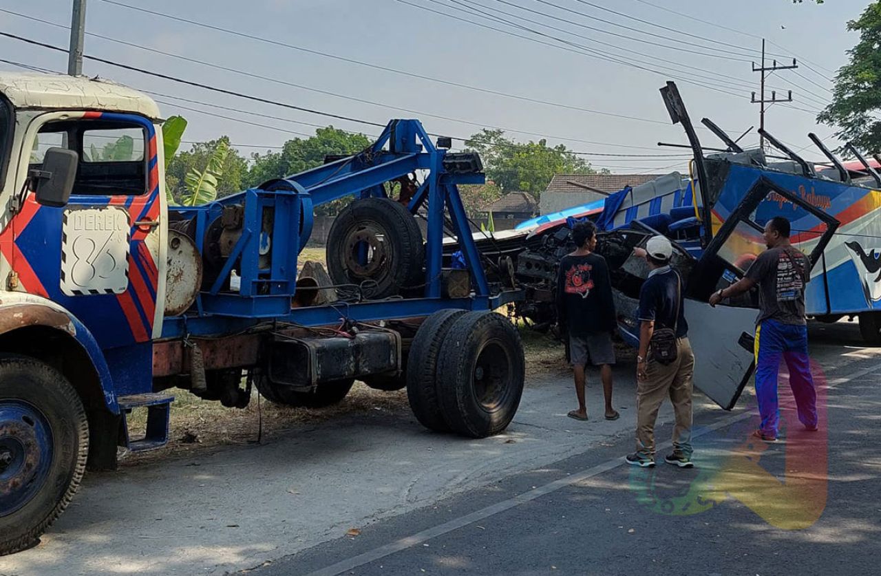 Kecelakaan Bus Maut di Ngawi, Tiga Orang Tewas dan 17 Orang Luka-luka