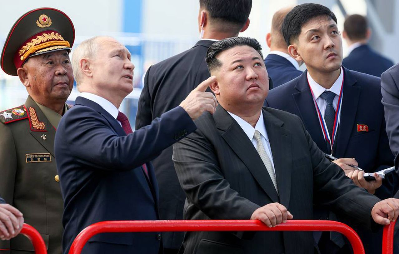 Putin dan Kim Jong Un Berbicara Empat Mata di Pelabuhan Antariksa Vostochny