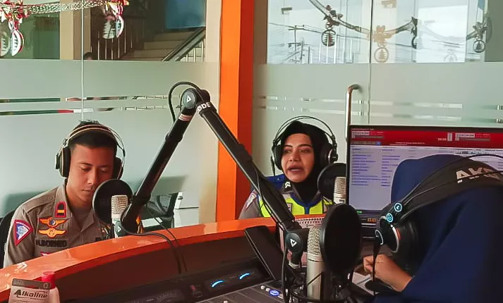 Gelar Dialog di Radio RRI Fakfak, Kasat Lantas Himbau Sosialisasi Larangan Knalpot Brong