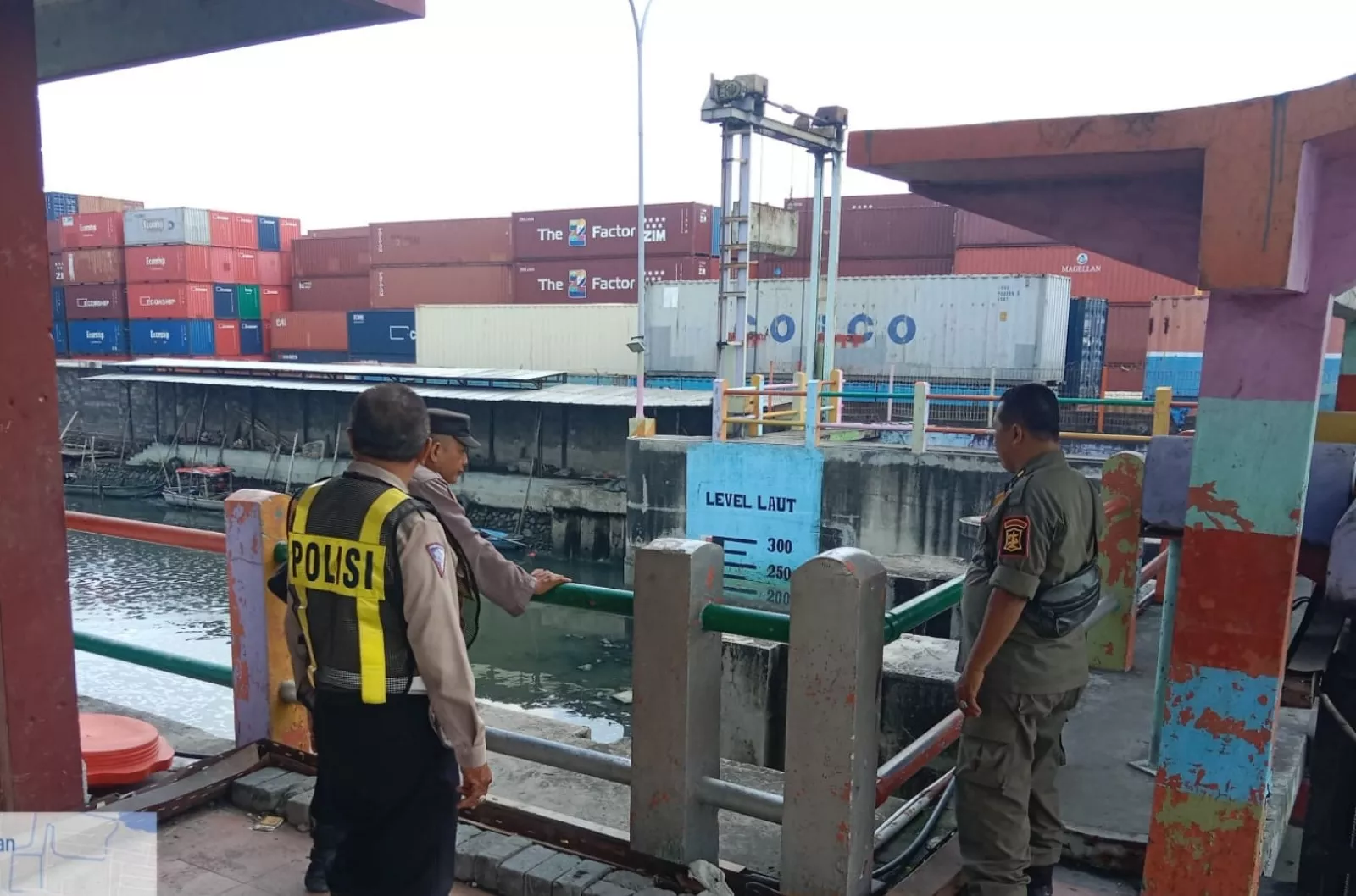 Polsek Asemrowo Antisipasi Banjir, Terus Pantau Debit Air Balong II
