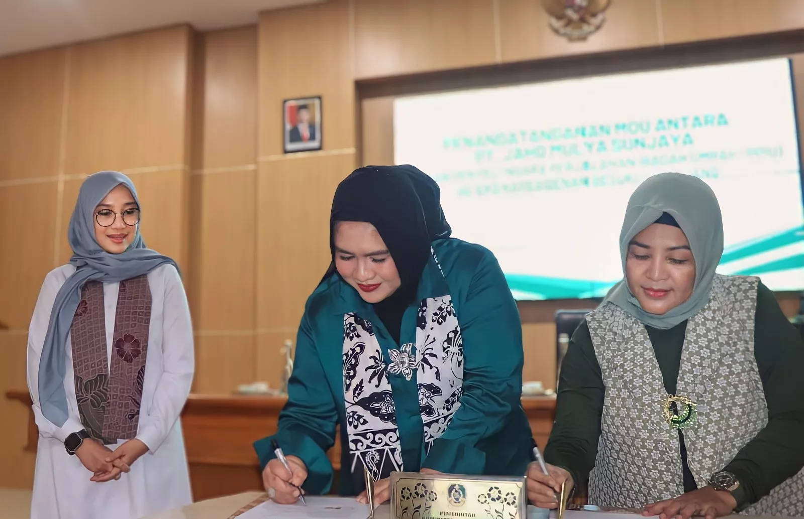 Bandara Banyuwangi Siap Layani Umroh, Ipuk Fiestiandani Sebut Jemaah Tidak Perlu ke Surabaya