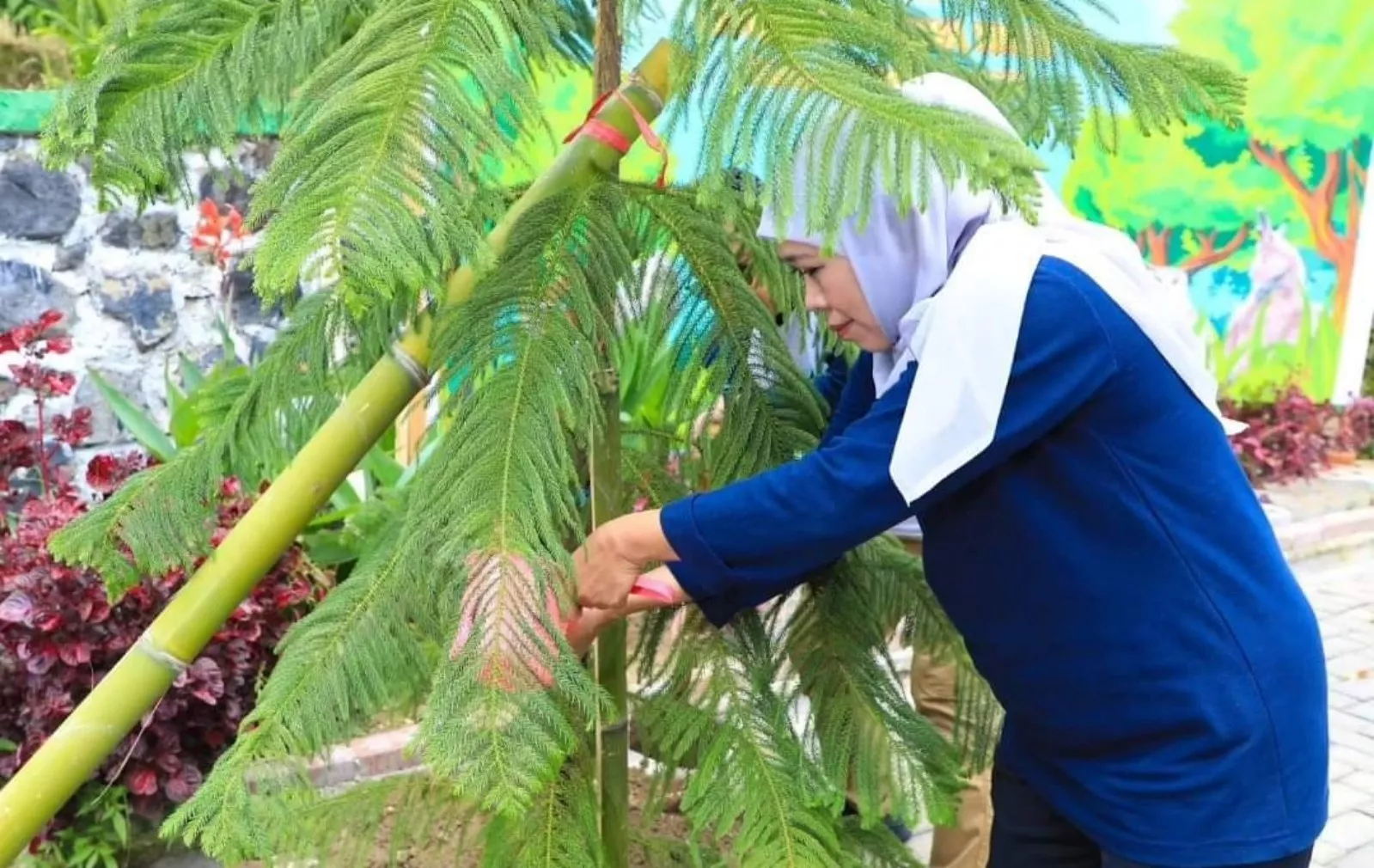 Gubernur Khofifah Indar Parawansa Mengajak Masyarakat Ikut dalam Gerakan Sedekah Oksigen