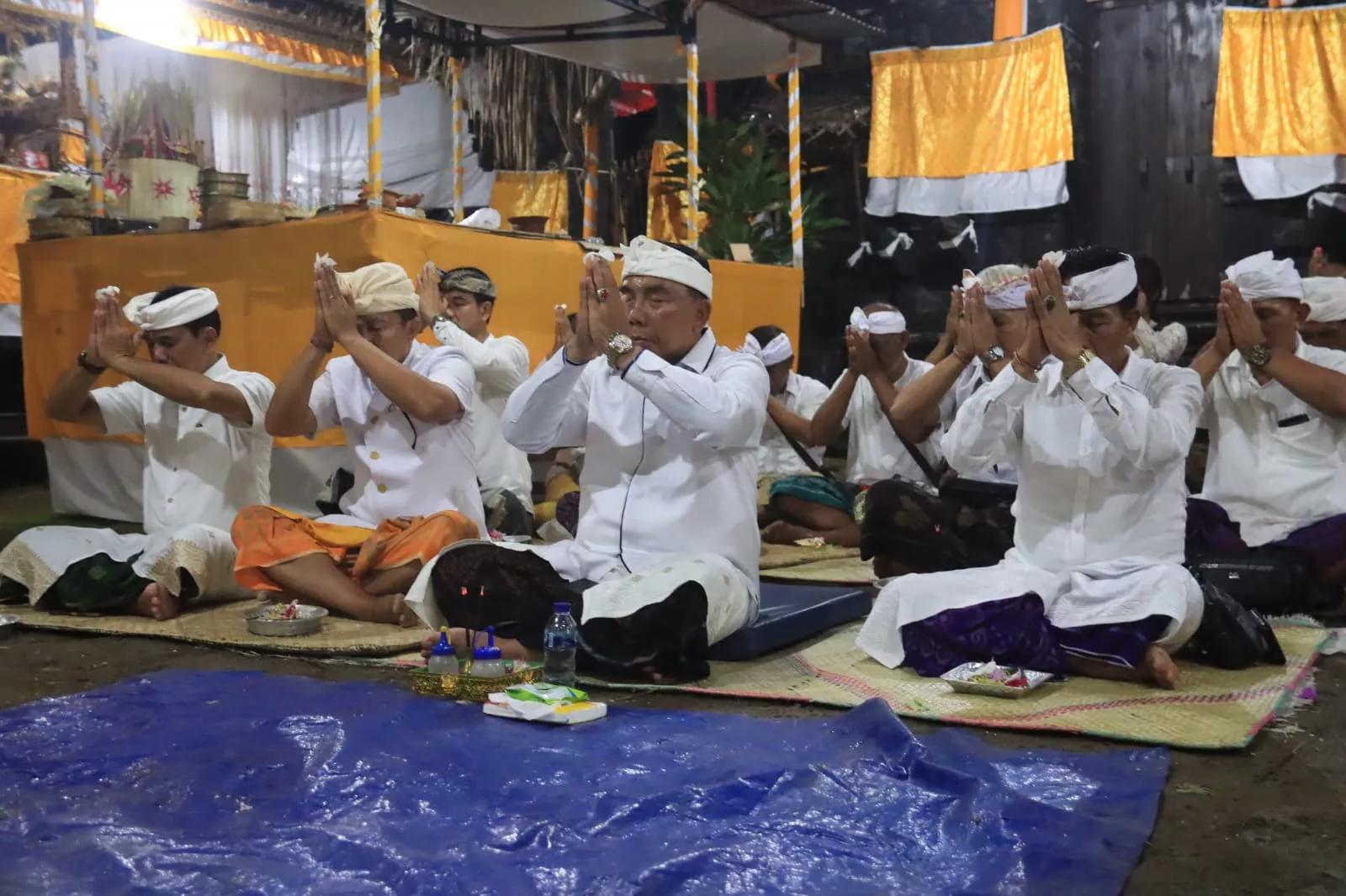 Jembrana - Desa Adat Yehbuah, Kecamatan Mendoyo menggelar Karya Memungkah, Melaspas, Mendem Pedagingan, Ngenteg Linggih lan Pedudusan Agung bertempat di Pura Dalem Desa Adat Yehbuah, Rabu (10/1).