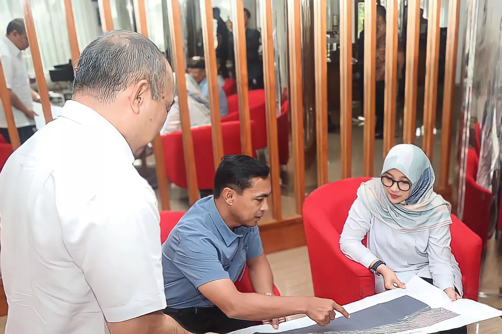 Bekerja Sama dengan TNI AU, Ipuk Fiestiandani Siap Jadikan Banyuwangi Ikon Aerowisata