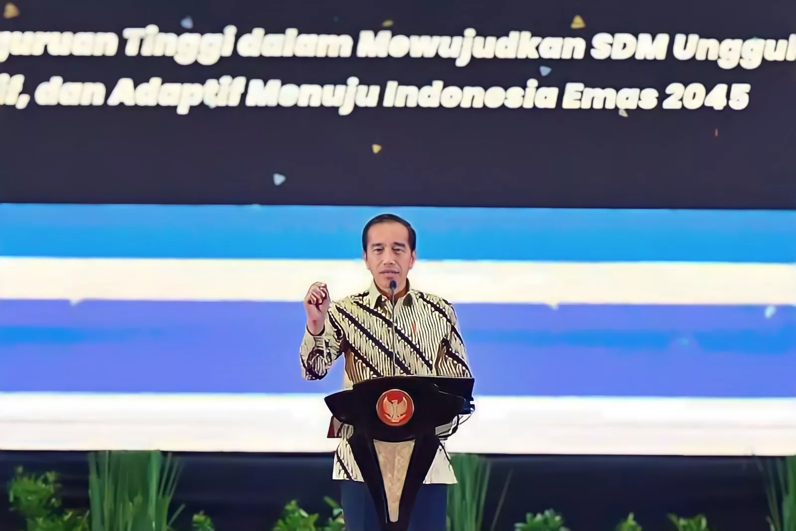 DI Kampus II Unesa, Jokowi Sebut BRIN Akan Jadi Orkestrator Penelitian Bersama Bappenas