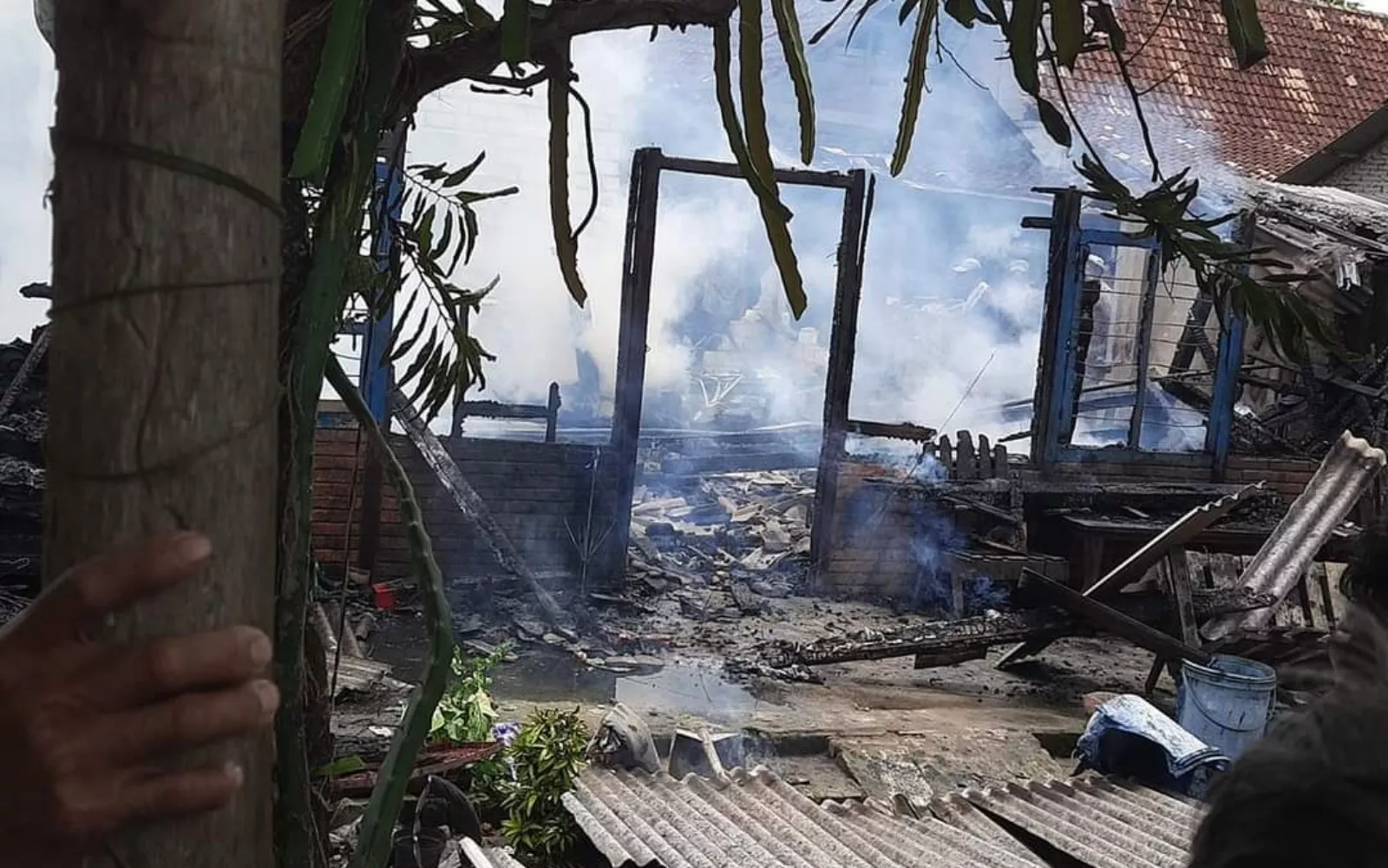 Kebakaran Rumah di Bangilan Tuban, Anak Pemilik Rumah Hampir Jadi Korban