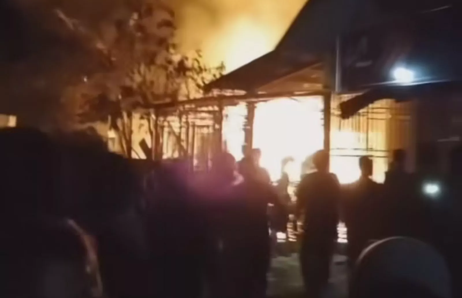 BPBD Aceh Singkil Terlambat, Dua Rumah Bersaudara Musnah Dilalap si Jago Merah