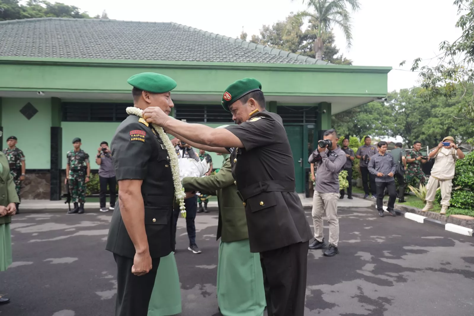 Brigjen TNI Endro Satoto Resmi Jabat Kasdam V Brawijaya, Sertijab Dipimpin Mayjen TNI Rafael