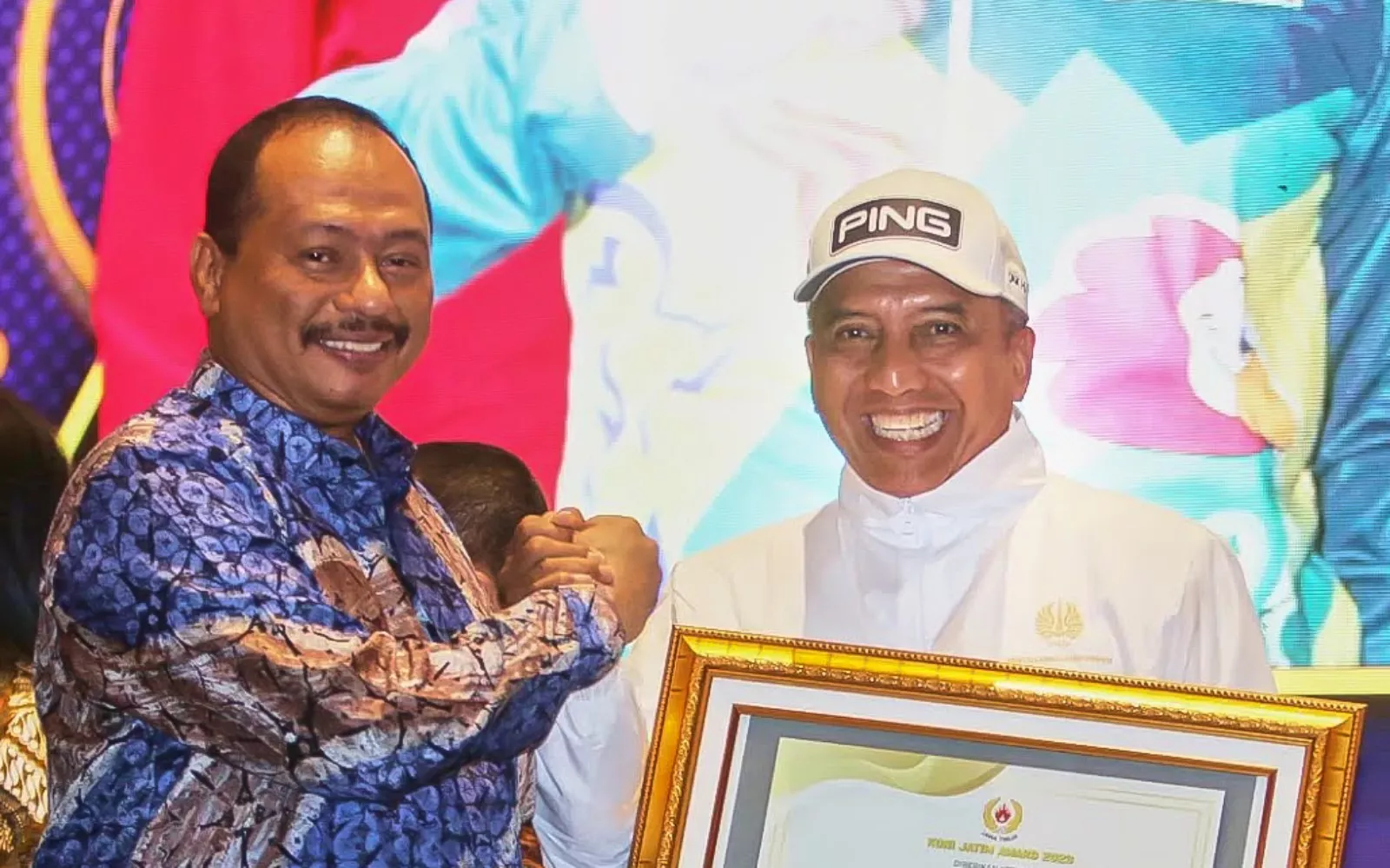 Rektor UNESA, Cak Hasan Raih Penghargaan 'Tokoh Peduli Olahraga' KONI Jatim Award