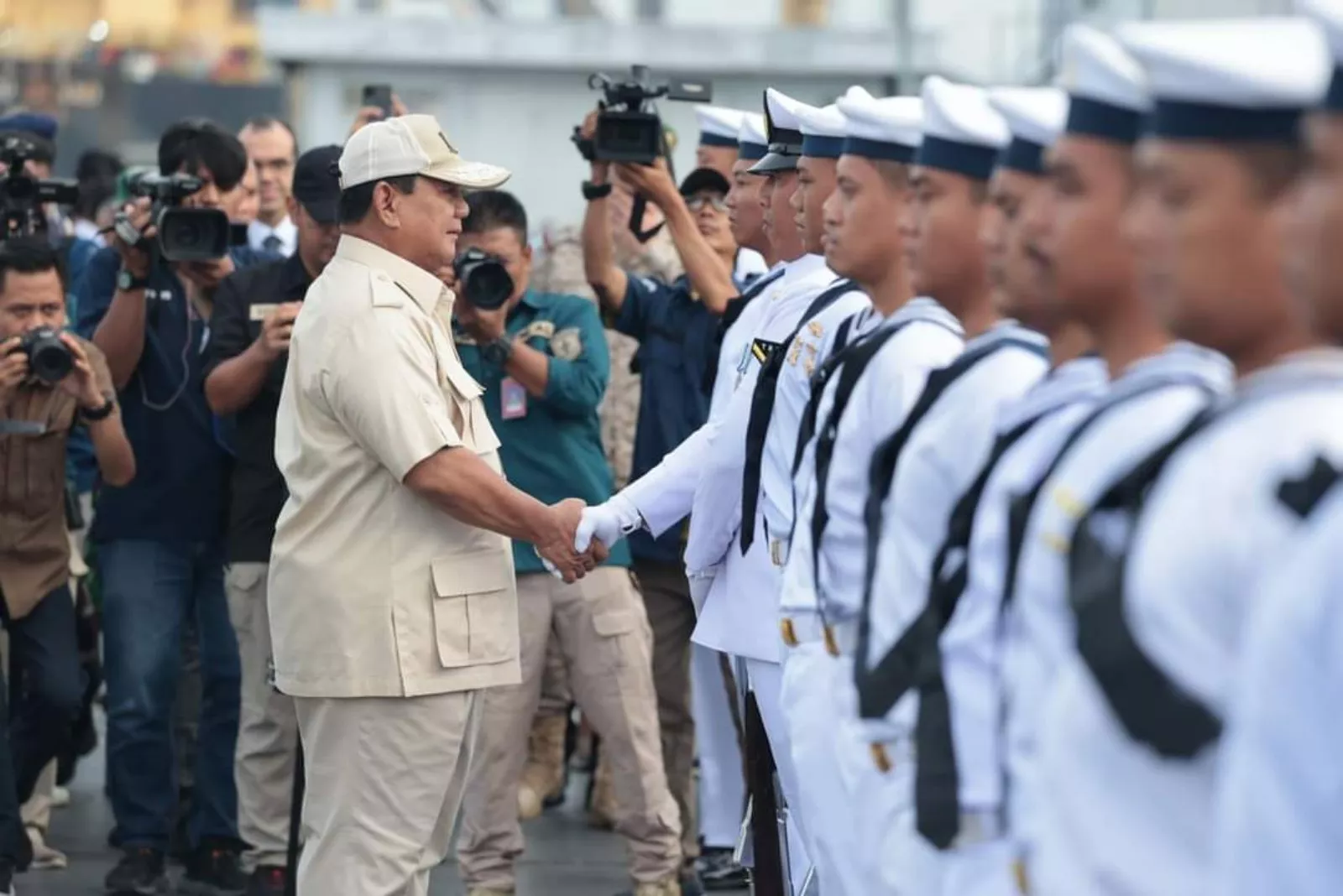 Menhan Prabowo Lepas Kapal Rumah Sakit TNI AL untuk Misi Kemanusiaan di Palestina