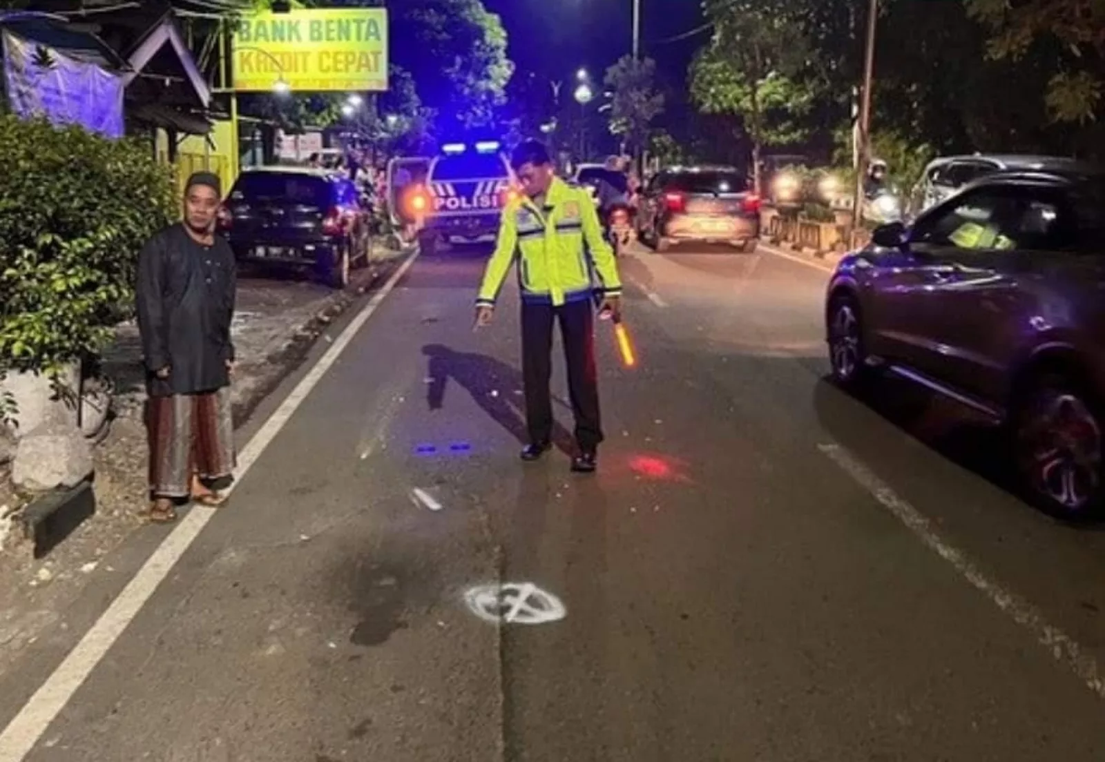 Seorang Pemotor di Gresik Tewas Usai Menabrak Mobil yang Sedang Parkir