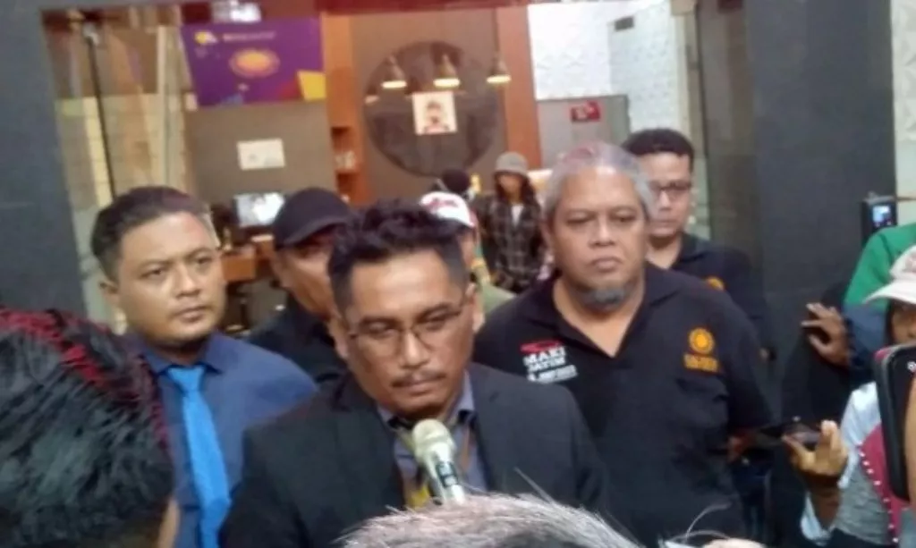 Kejari Perak Tetapkan Tiga Wanita Pengelola Koperasi UPN Veteran Surabaya Jadi Tahanan Kota