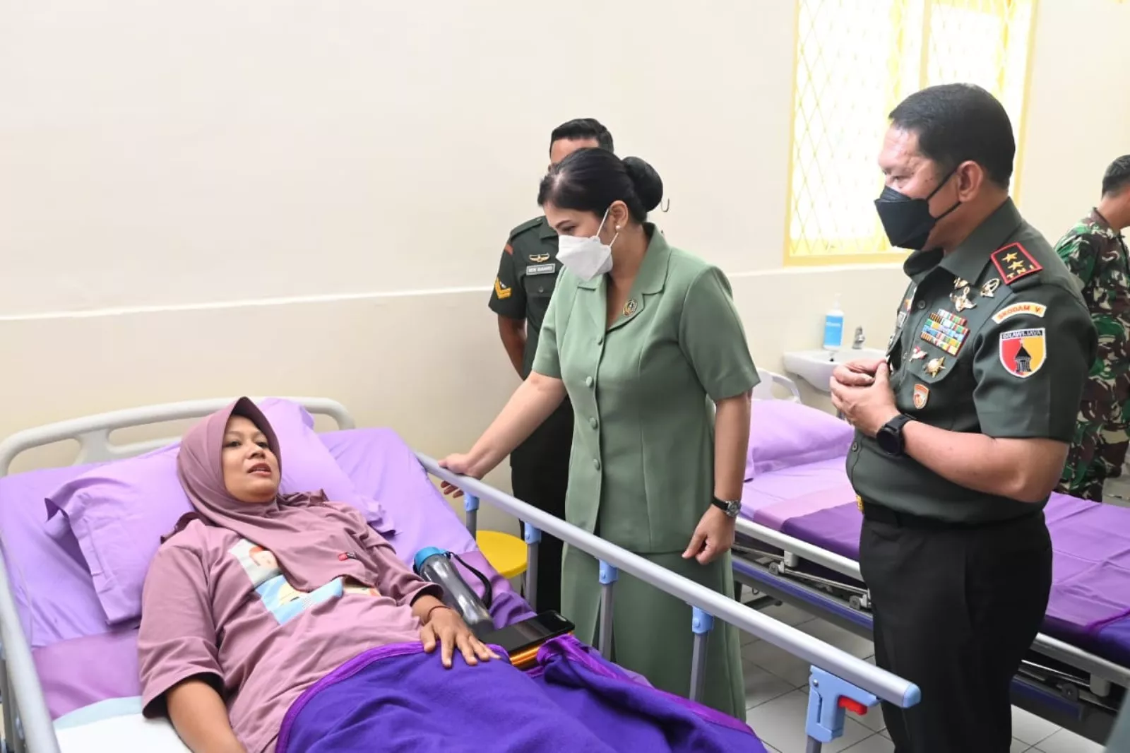 Mayjen TNI Rafael Apresiasi Kerja Profesional Prajurit dan Tenaga Kesehatan di RS Soepraoen