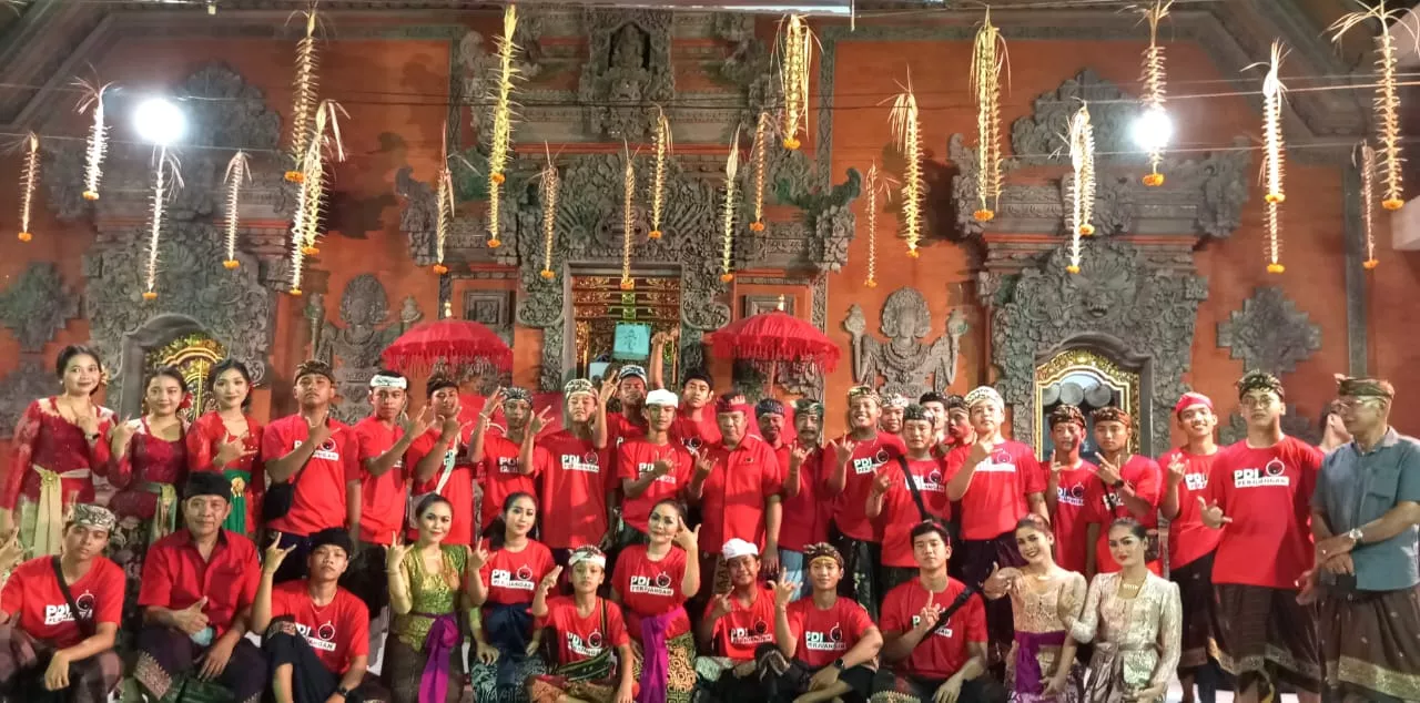 Dukungan Kompak dari 7 (STT) Yowana Adat Tulikup untuk Ajik Mambo di Puncak HUT PDI-P Ke 51