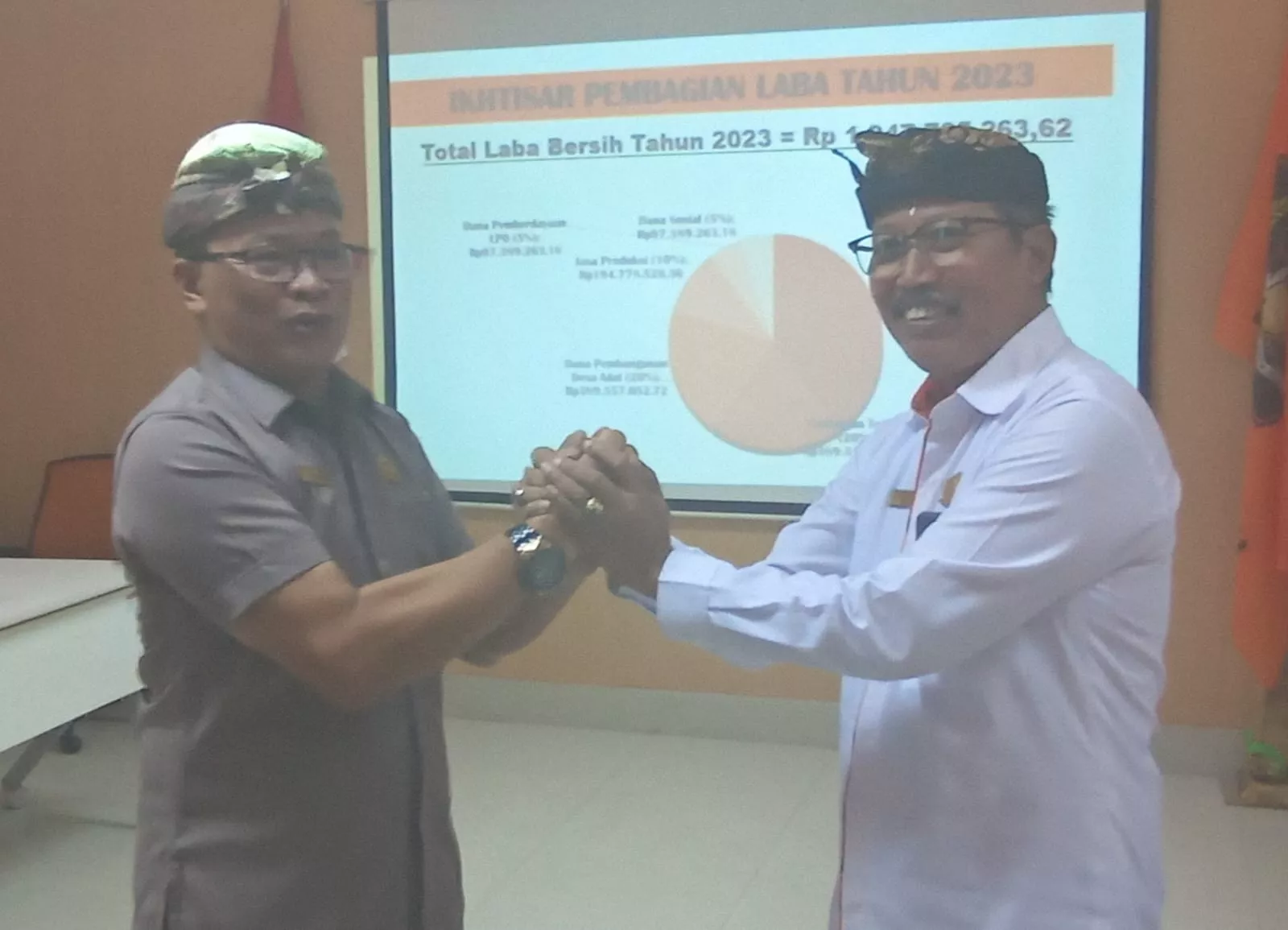 Bendesa Adat Bualu Apresiasi Kinerja Pengurus LPD Desa Adat Bualu Tahun Buku 2023