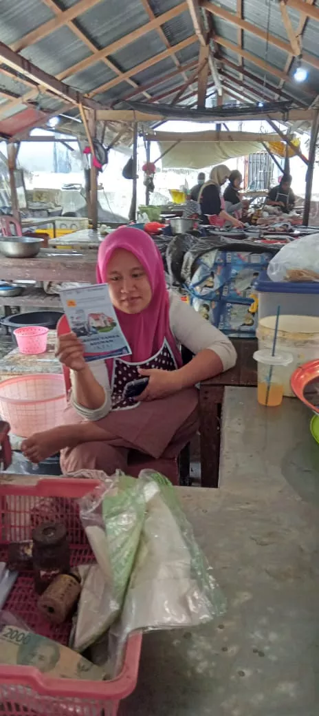 Salah Satu Nasabah BPR Mitra Bali Artha Mandiri di Salah Satu Pasar di Karangasem