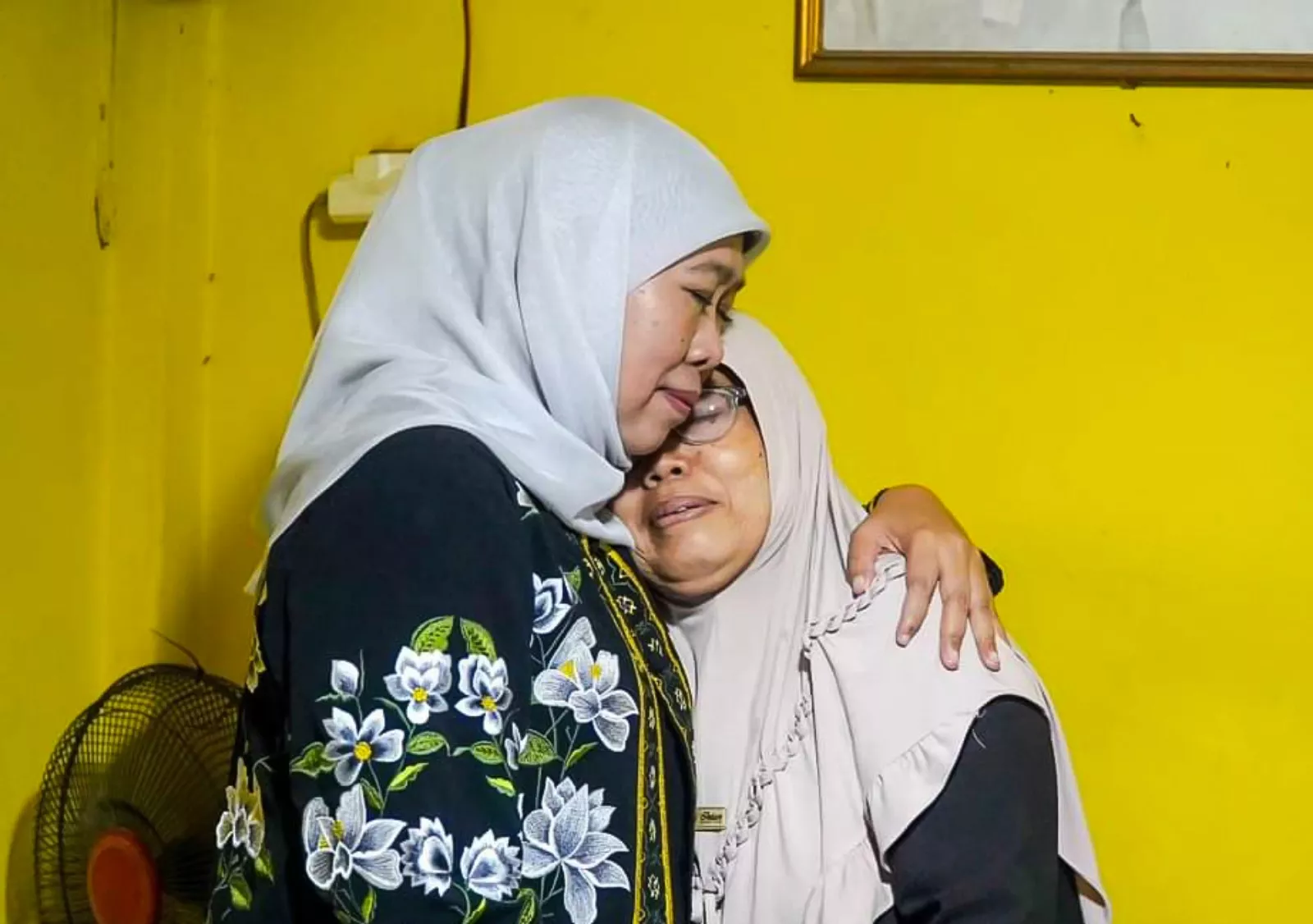 Takziyah ke Rumah Anggota KPPS yang Meninggal, Khofifah Sebut Pejuang Demokrasi