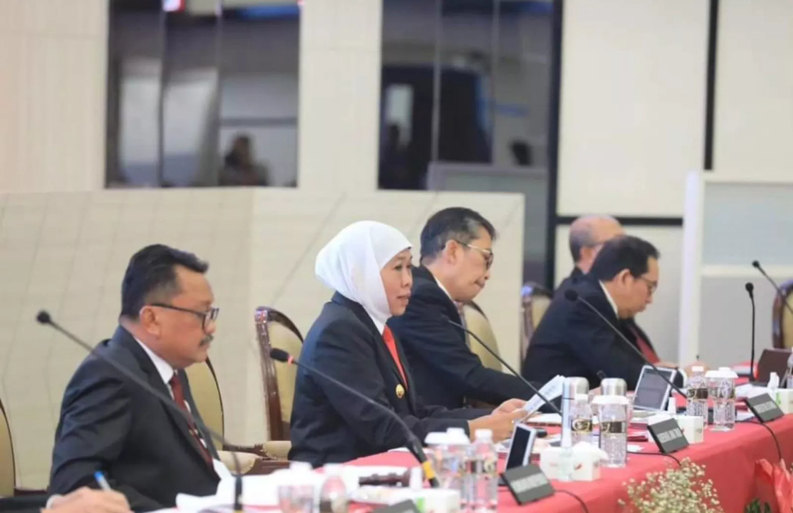 Khofifah Indar Parawansa Minta Bank Jatim Waspada Dampak Politik Dunia Tahun 2024