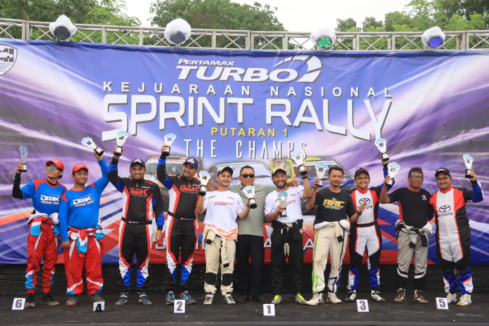 Sukses Digelar, Bupati Jembrana Tamba Tutup Kejurnas Sprint Rally Putaran I Nasional