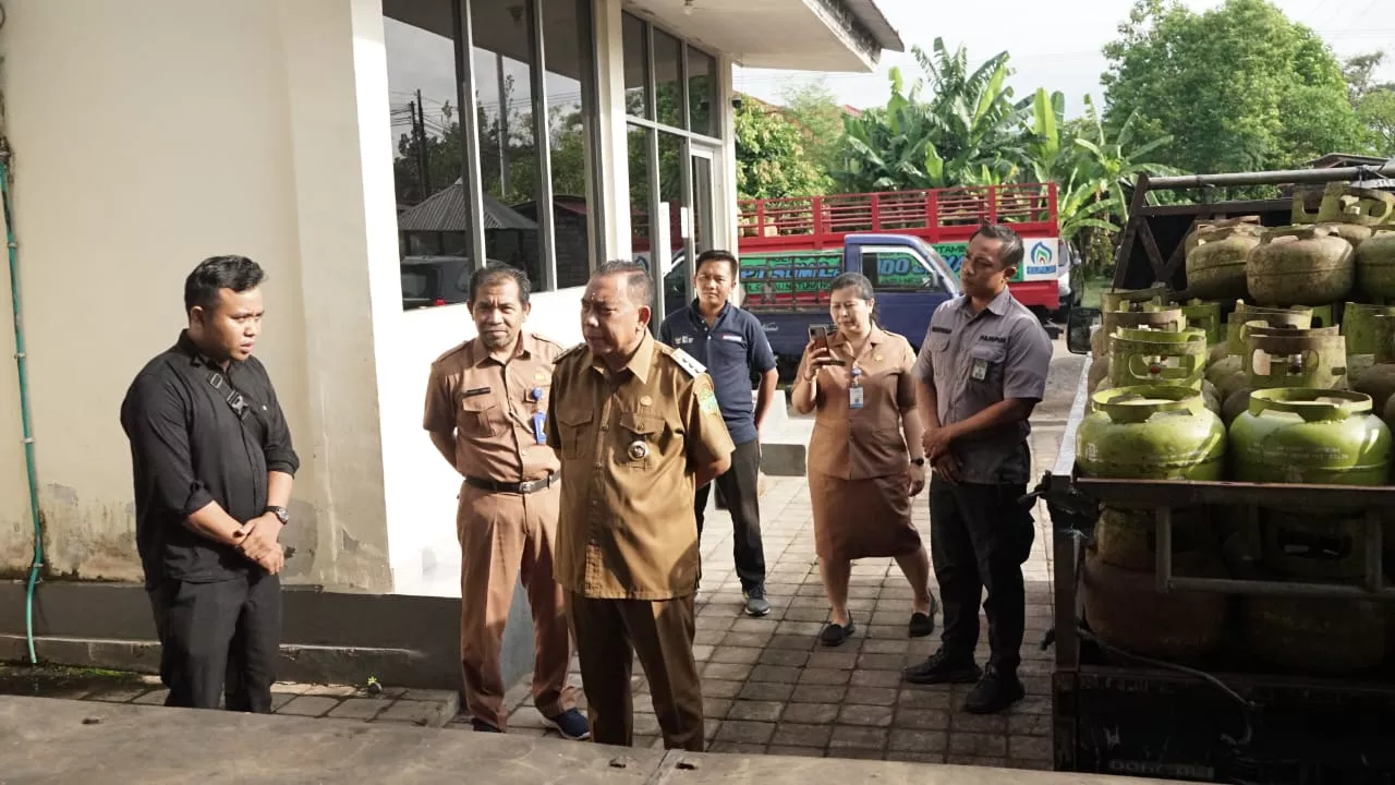 Jelang Galungan, Bupati Tamba Pastikan Ketersediaan Elpiji Aman di Jembrana