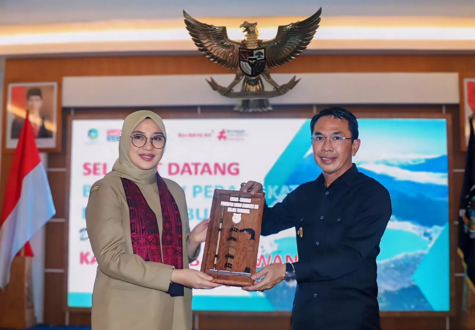 Ipuk Fiestiandani dan Irwan Lapatta Teken Kerja Sama Pengembangan Desa dan Pariwisata
