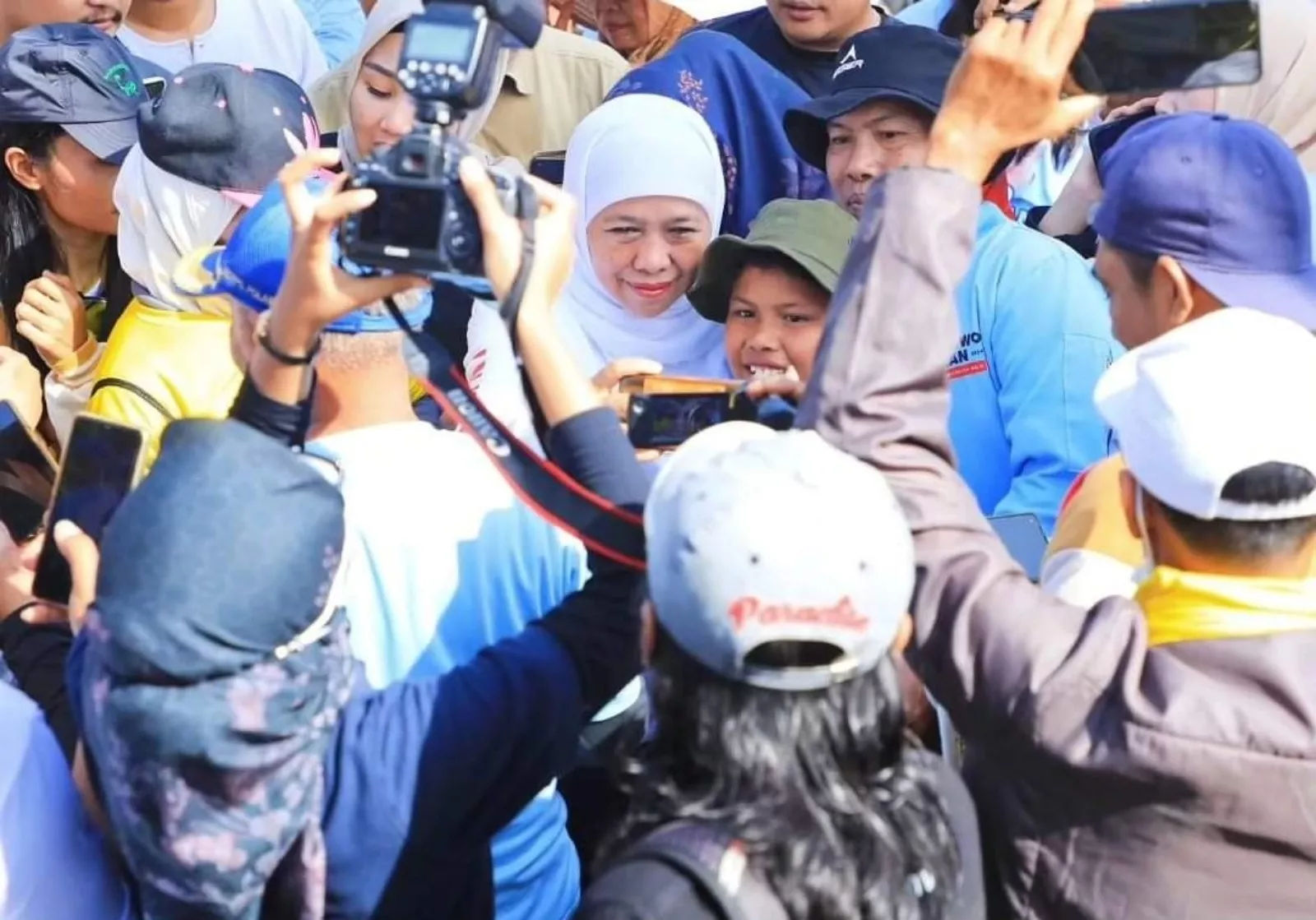 Khofifah Indar Parawansa Gelar Jalan Sehat Berhadiah 2 Mobil di Banyuwangi