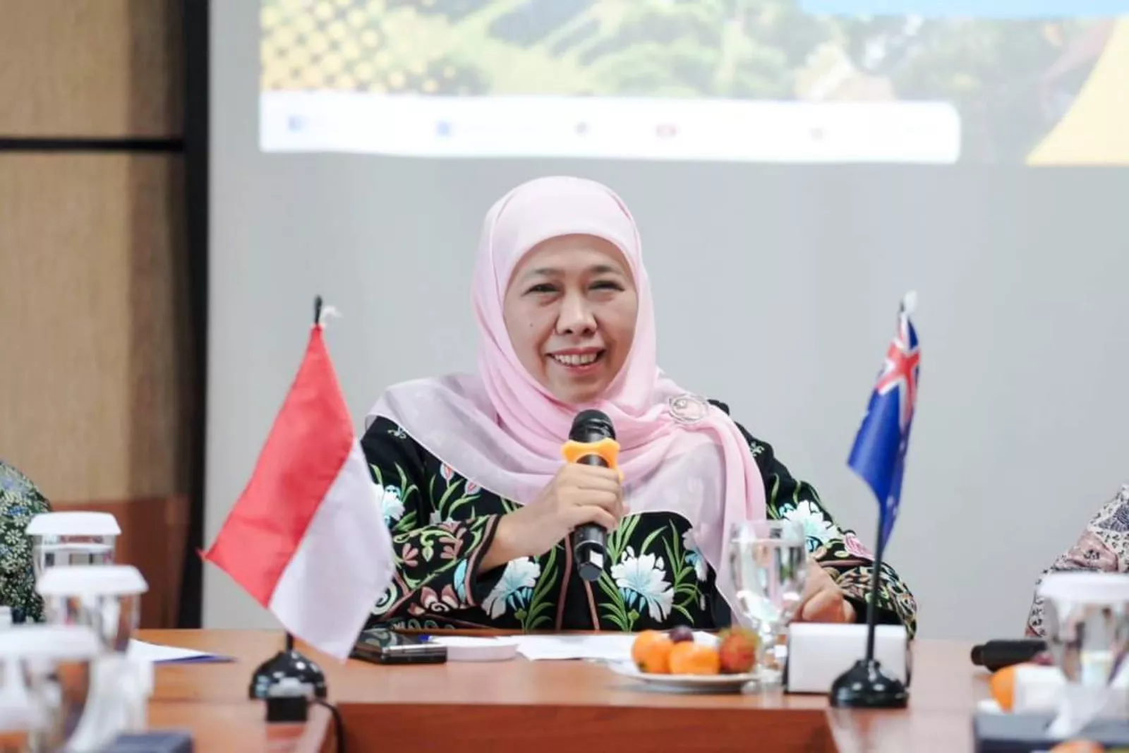 Khofifah Optimis Proyek Energi Terbarukan Bisa Dorong Ekonomi Petani Garam Madura