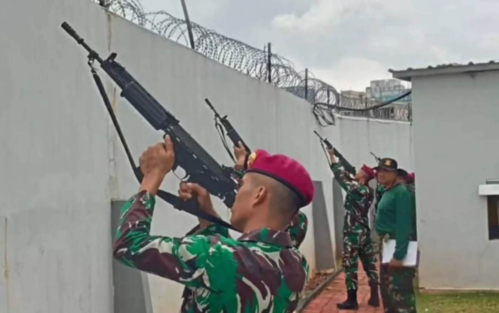 Prajurit Mako Kormar Gelar Latihan Tempur dan Penanggulangan Kebakaran