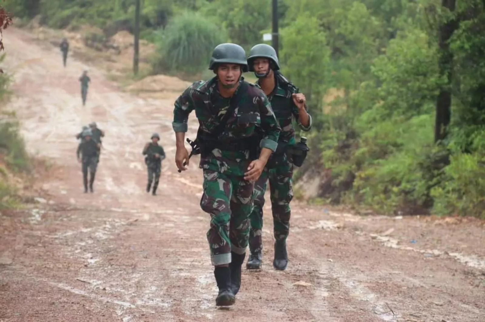 Prajurit Batalyon Infanteri 10 Marinir Latihan Cross Country untuk Mengasah Fisik dan Mental