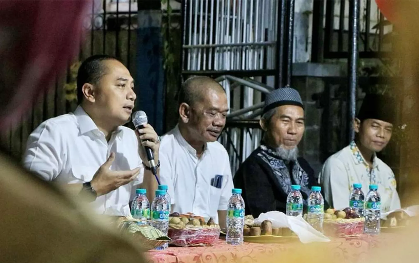 Wali Kota Eri Cahyadi Tinjau Langsung Fase Akhir Pemasangan PJU di Ngagelrejo, Wonokromo
