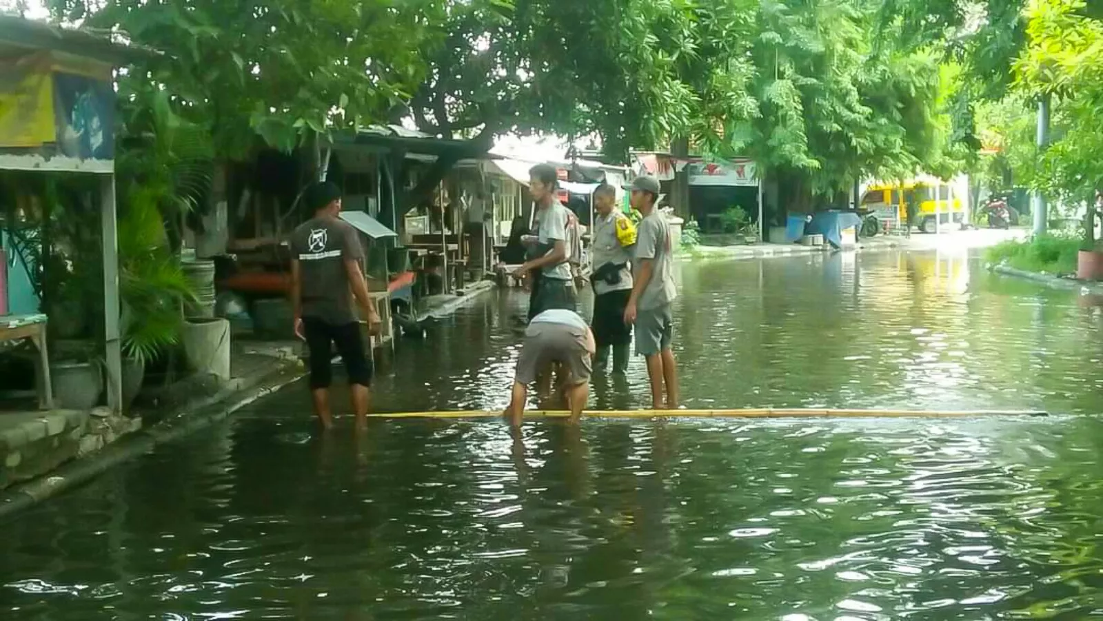 Terminal Purabaya Banjir, Warga dan Pengguna Layanan Keluhkan Kelambanan Pemerintah