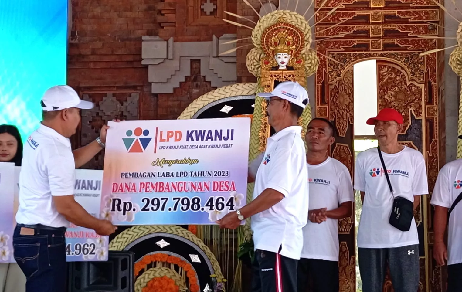 Bendesa Desa Adat Kwanji Mengapresiasi Peran Luar Biasa LPD dalam HUT ke-31 Tahun